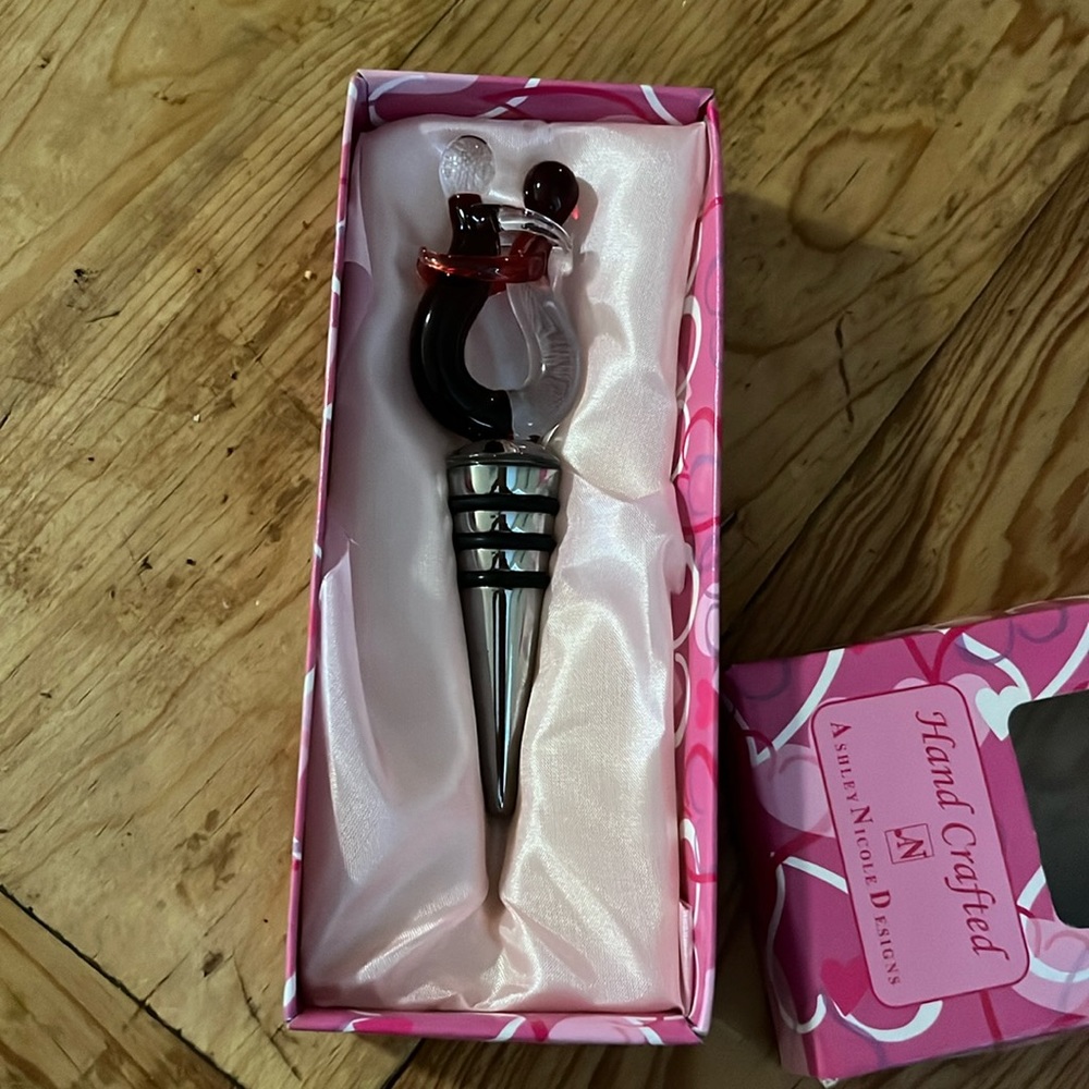 Wine bottle stopper